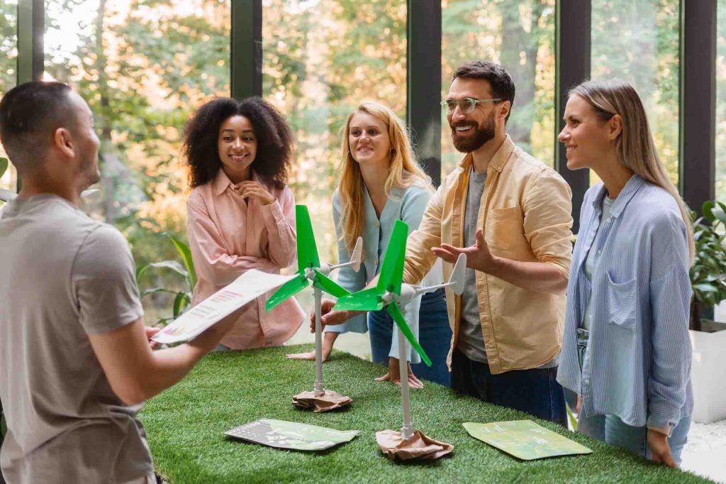 menschen die zusammen einer tech marke arbeiten